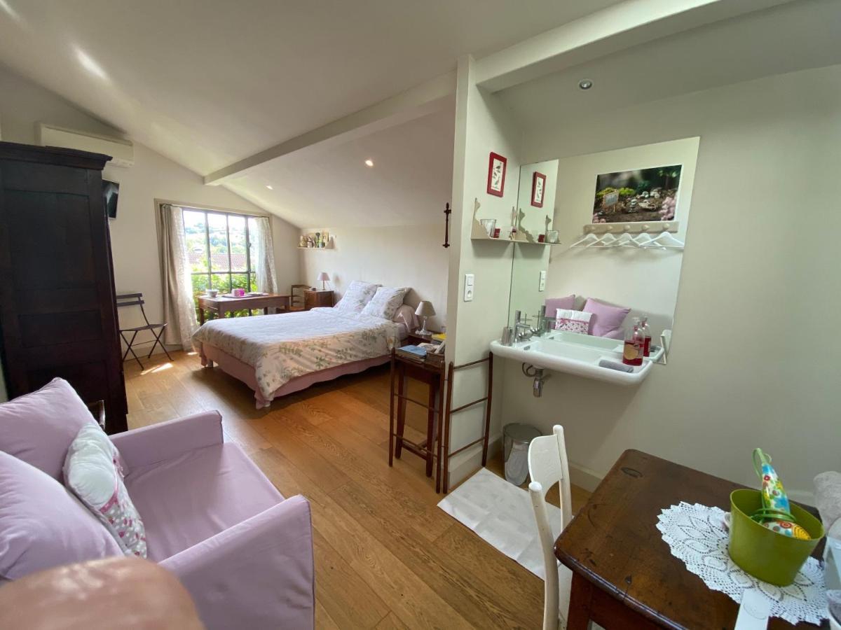 Chez L'Antiquaire Bed & Breakfast โอตรีฟส์ ภายนอก รูปภาพ