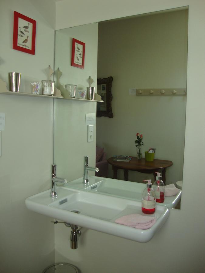 Chez L'Antiquaire Bed & Breakfast โอตรีฟส์ ภายนอก รูปภาพ
